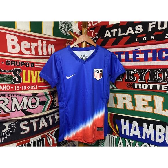 USA Soccer | Women’s Medium Jersey - Picture 6 of 7